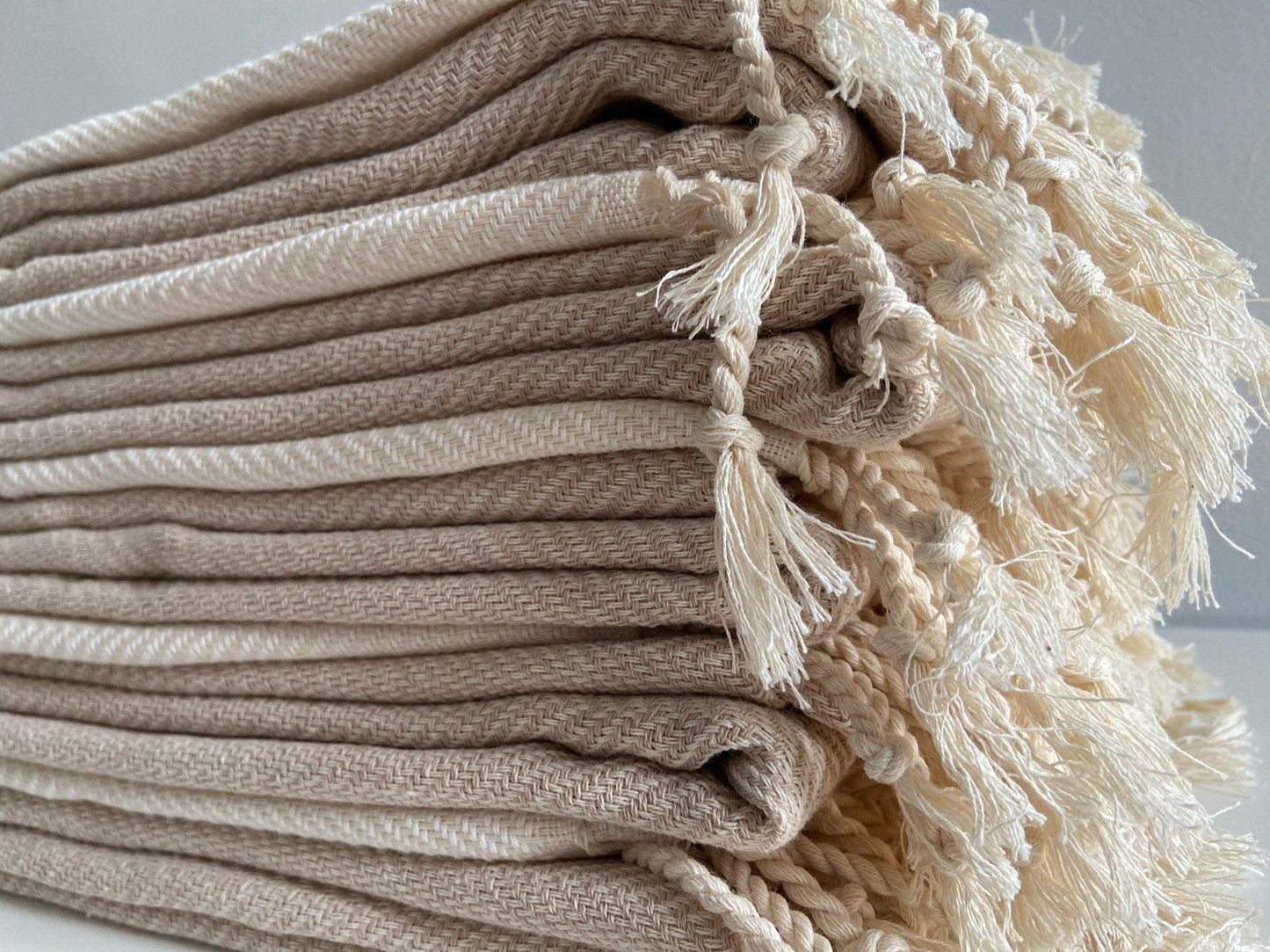 Kaunos Throw