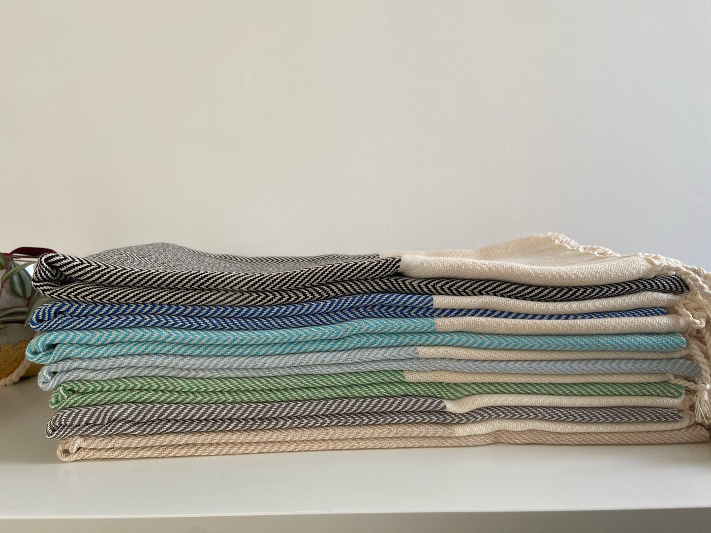Kaunos Throw