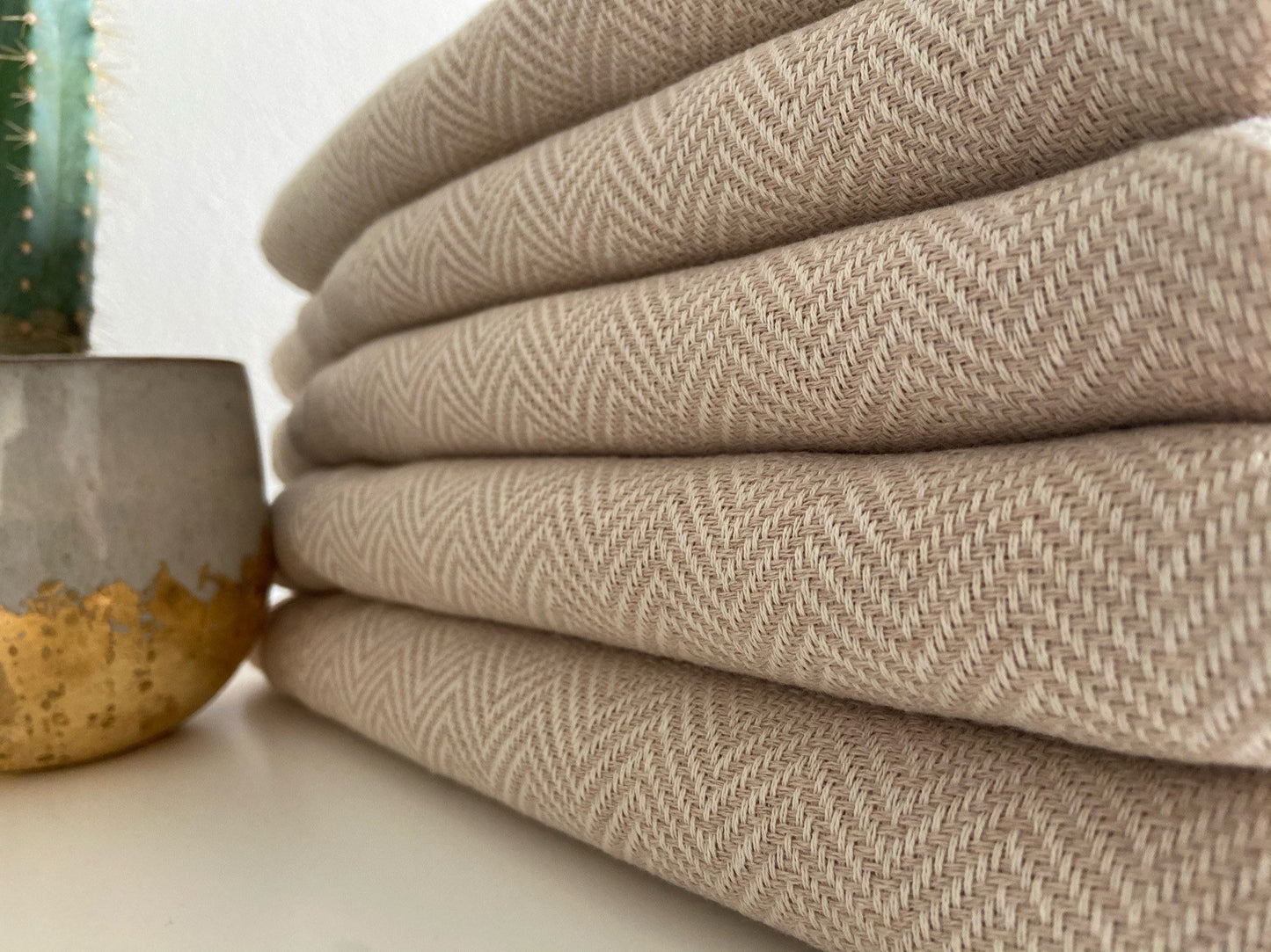 Kaunos Throw