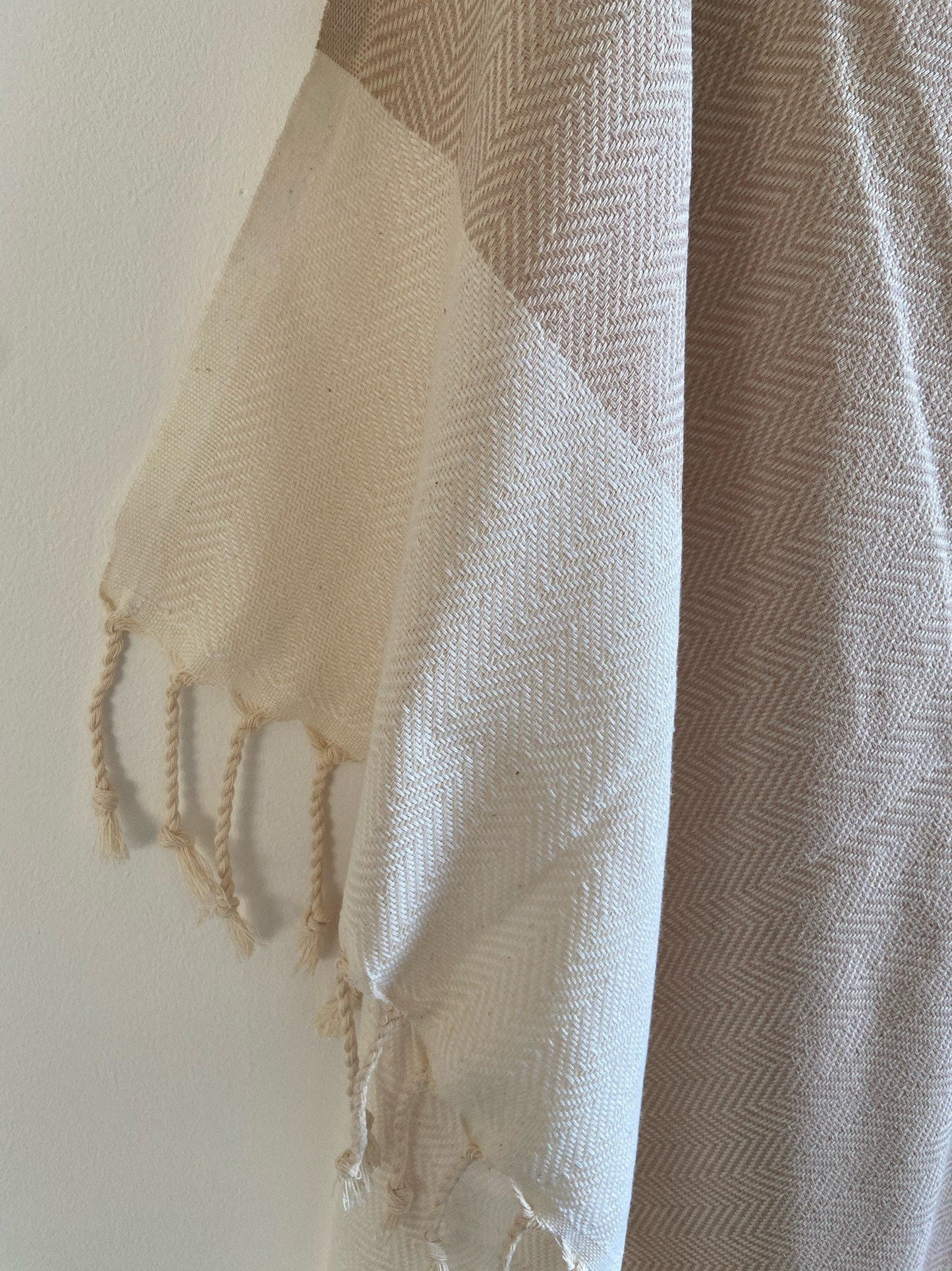 Kaunos Throw