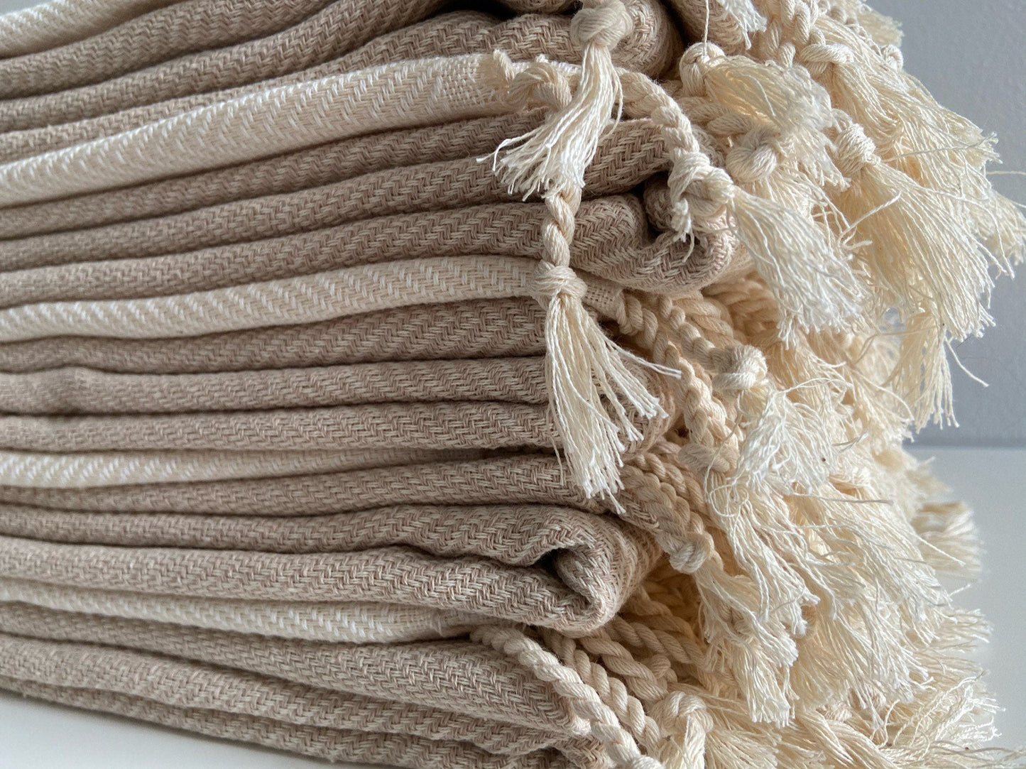 Kaunos Throw